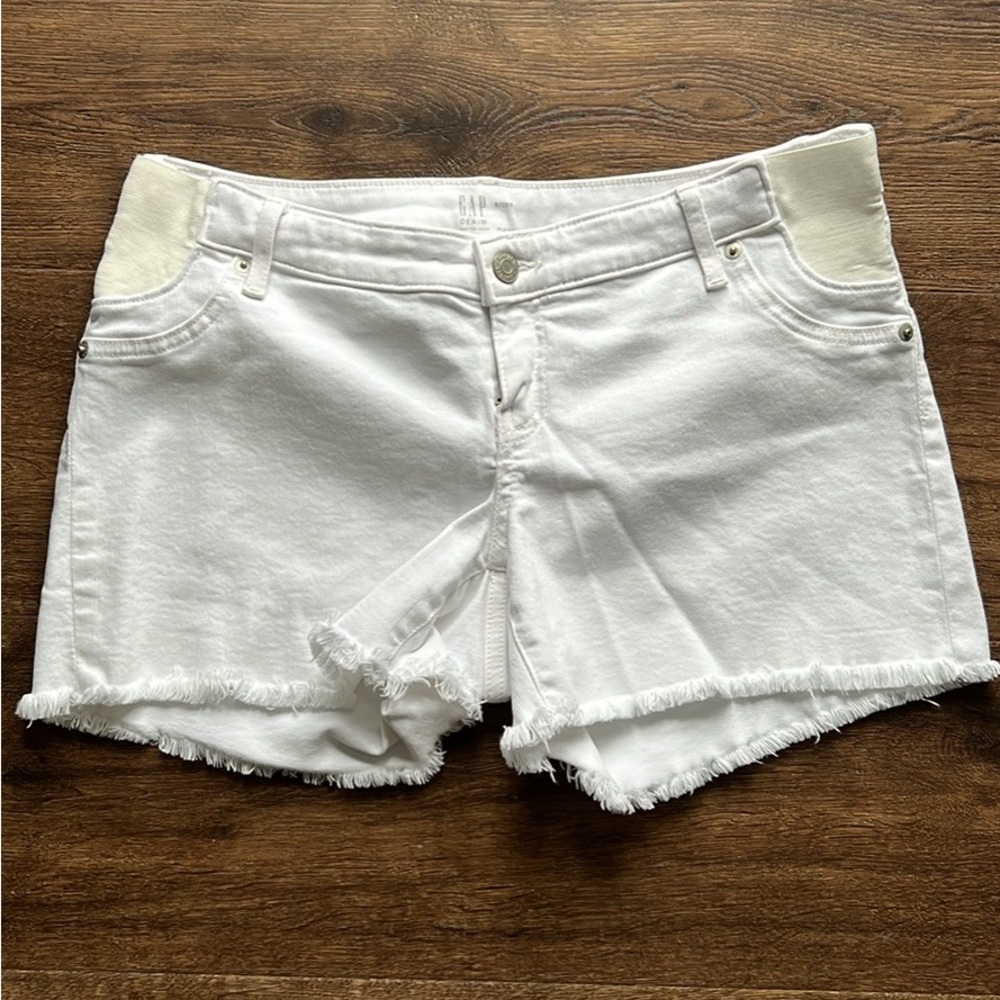 Gap Maternity shorts size 8 in great condition